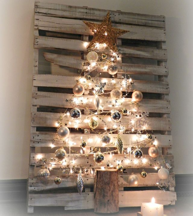 χριστουγεννιάτικο δέντρο από παλέτες
